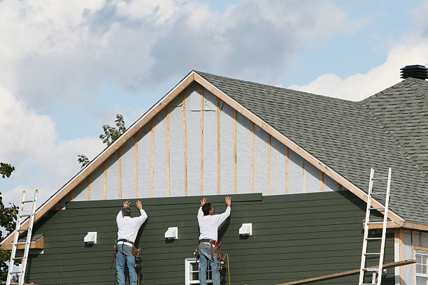 Professional Siding technician working in Donalds, SC